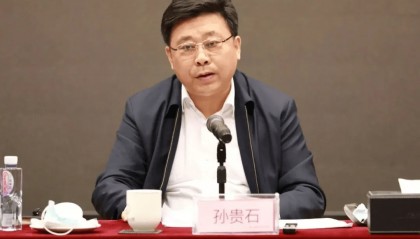 曾任唐山市委常委，孙贵石将亲戚在唐山市的房产作为专门宴请场所，多次组织领导及下属聚餐