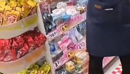 3岁幼童误拿泡泡糖母亲赔偿60元，超市称孩子还偷了数千元商品？“好想来”回应：已成立工作组核查