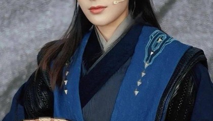 “体制内打工人”勇闯娱乐圈，演出一票难求，成“浪姐”最大黑马，她有何魅力？
