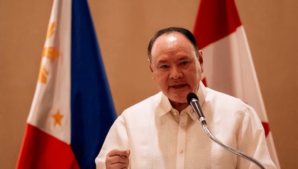 事态已经升级，美加军方到了，菲律宾逼中方认栽，索要2座岛礁主权