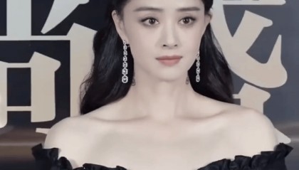 41岁蒋欣长裙惊艳亮相！网友：华妃娘娘凤仪万千