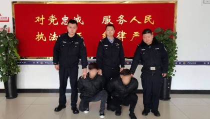 乌鲁木齐两男子直播吸毒并自报家门，还叫嚣“有本事来抓我”，被网友举报后半小时落网