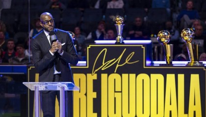 伊戈达拉球衣退役为何独特?不做“老大”也能成就传奇