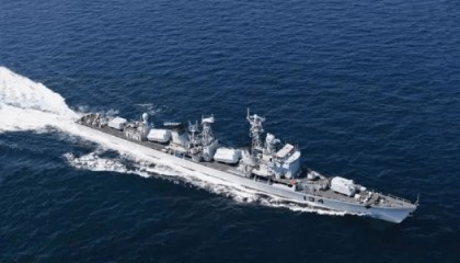 055终于返航，中国结束澳洲附近军演，俄表态：美国别想独霸天下