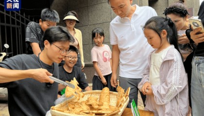 “东风-5C烧饼，吸引范围覆盖全网！”