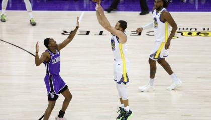 库里14+12德罗赞独揽32分 国王18分大逆转击退勇士