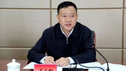 毛占彪，长期出入量身定制的“会所”大肆吃喝