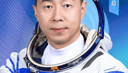 明日出征！神舟十九号航天员乘组确定
