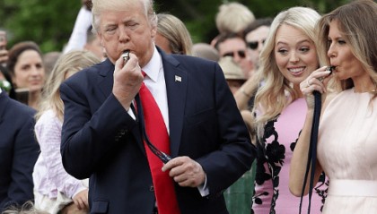 想不到美国也有今天？特朗普终于开始怕了，3路人马抵京“求和”