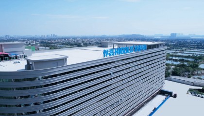 一年净赚5亿!佛山兄妹干出行业第一股,市值超300亿