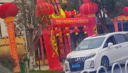 益阳一饭店有人举办离婚宴，当事人事先不知情，妹妹：朋友们想给她一个安慰