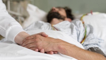 法国国民议会通过《生命终结法案》，在争议声中开启立法程序