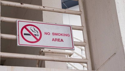 “建议高铁站全面禁烟”，看见声音背后的公众需求丨九派时评