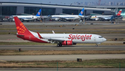 印度一廉航航班滑上跑道后，乘客因太热试图冲进驾驶舱，飞机延误7小时