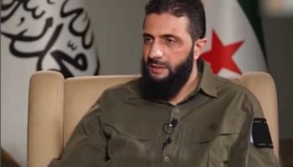 叙利亚又乱了？大批民众涌上街头，朱拉尼面临三大困境