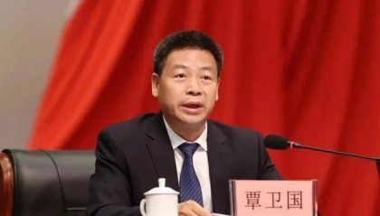 中央批准任省委常委后,他被免去副省长职务