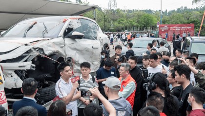 30余名车主现身广州问题车展，现场维权火爆