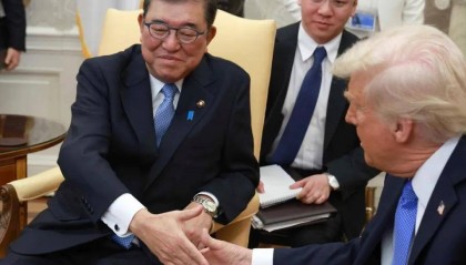 日本大型代表团访华，石破茂在美国得不到的，要来中国找