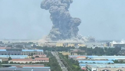 山东高密一化工厂发生爆炸 周边学校已完成疏散 潮新闻记者连线