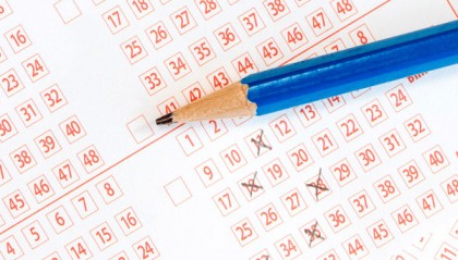 印度一工人买彩票中奖1177万元，怕被勒索连夜带全家逃走