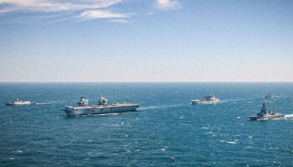 17国军方参演,直指台海!英国为何比美国更急?大批坦克深夜抵台