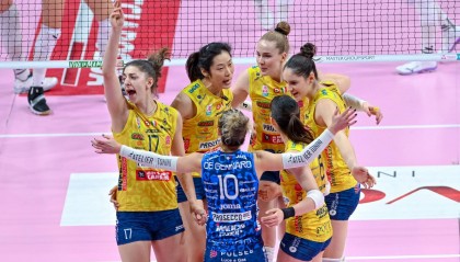 女排意超-朱婷3-2逆转拒绝爆冷 重炮连夺得分王+2连胜