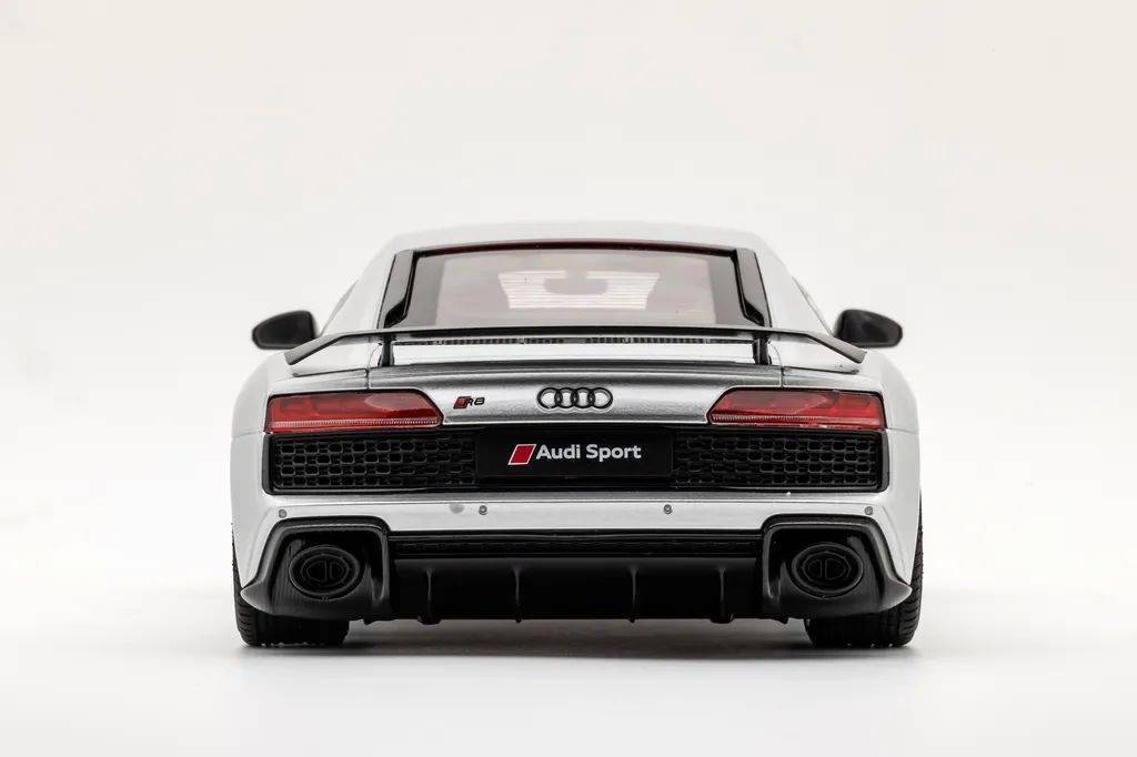 灯厂的性能之王，其辉1/18奥迪R8 Coupe Performance试玩