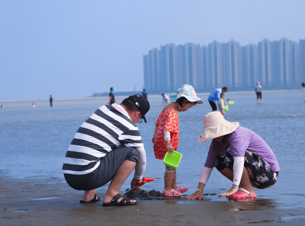 数十万人赶海追光！南通这个地方火出圈，凌晨四点堵车，上演“人从众”