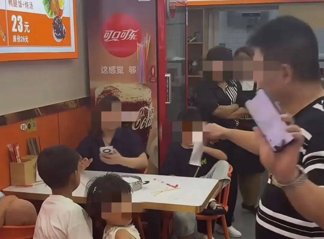 郑州“续面事件”面馆关门，老板引争议后致歉！快评：切忌“过早站队”，更不该“按键伤人”