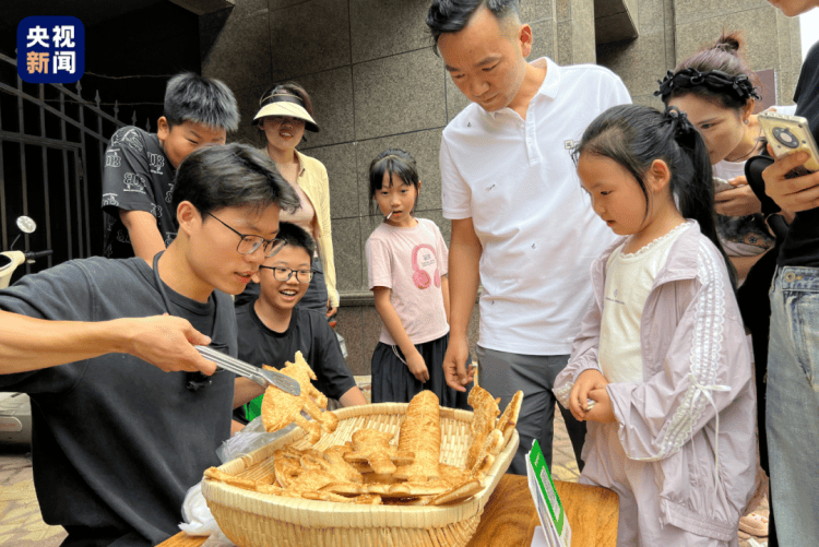 “东风-5C烧饼，吸引范围覆盖全网！”
