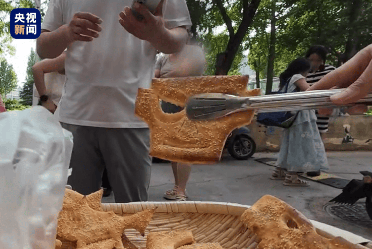 “东风-5C烧饼，吸引范围覆盖全网！”