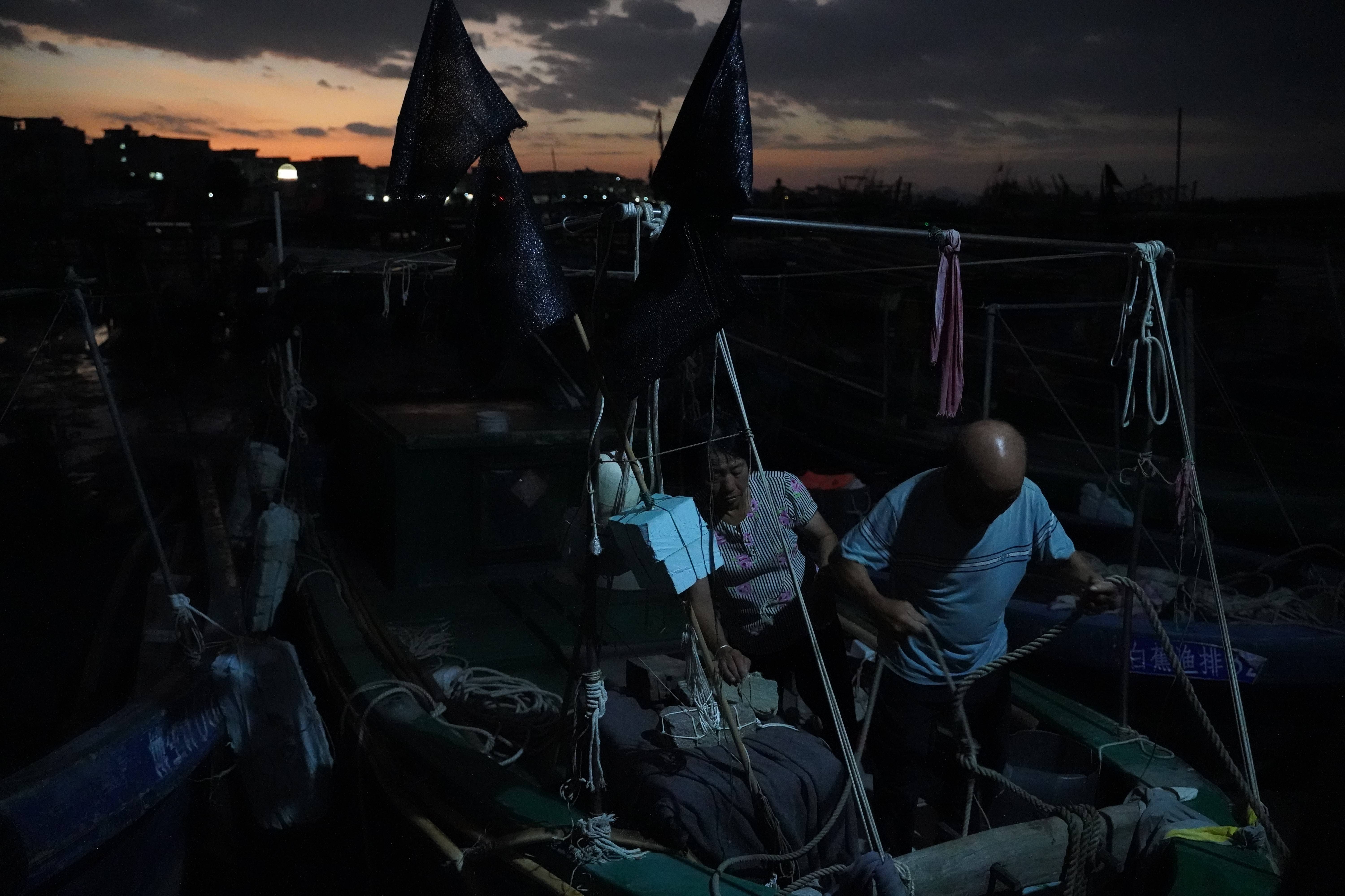 村镇导演追三个超强台风 拍下被遗忘的农民