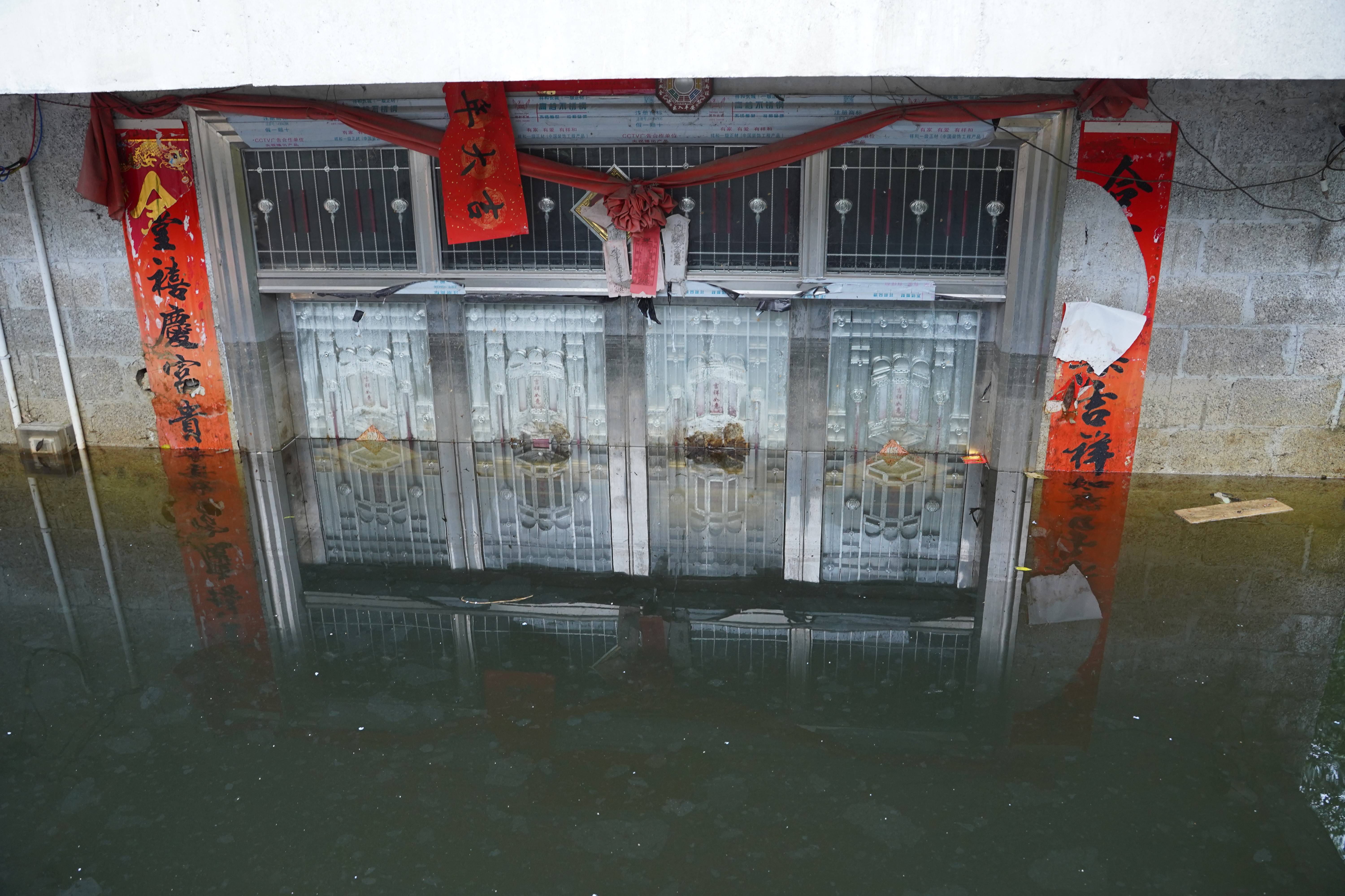 村镇导演追三个超强台风 拍下被遗忘的农民