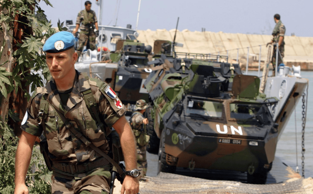 中东战云密布,以色列不宣而战对法军开打,美军威胁要炸联合国维和部队!