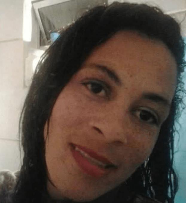 不满被催促回家，9岁儿子持刀刺死妈妈……临终前，她对孩子说的最后一句话是“给我最后一个拥抱吧”