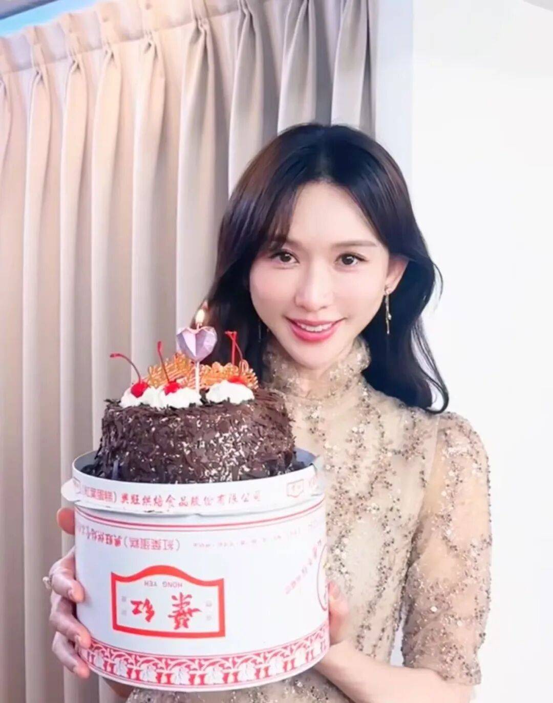 51岁林志玲发生日视频，幸福到落泪，许下3个愿望：多陪伴小宝贝，所爱之人都能很好，还有一个留在心里
