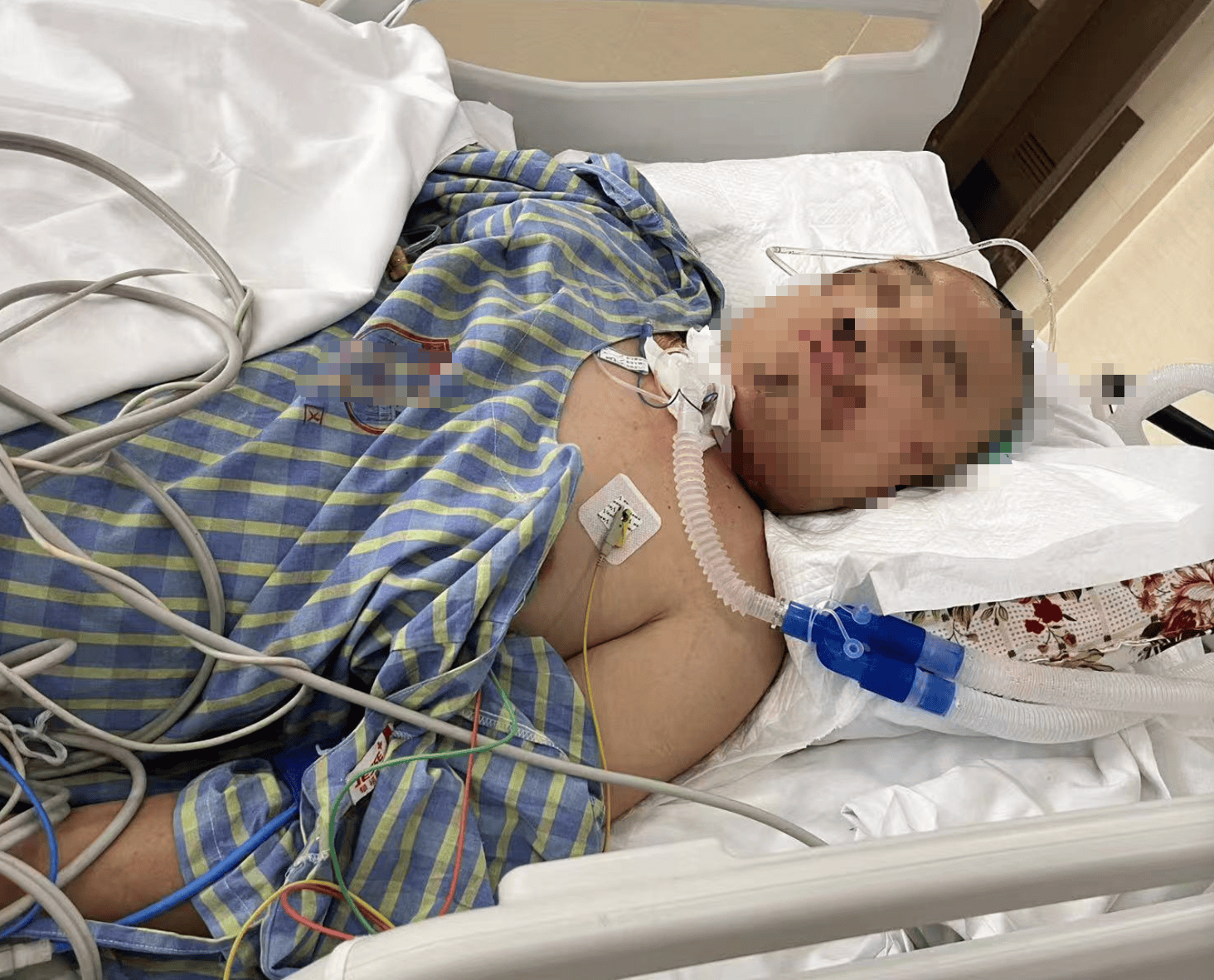 一审死刑!江苏高三男生被邻居冲撞致死案宣判,母亲哭诉:判决能让儿子入土为安了
