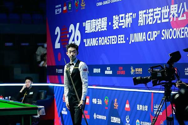 吴宜泽率先闯关十六强 ，两名将折戟助丁俊晖锁定世锦赛正赛席位