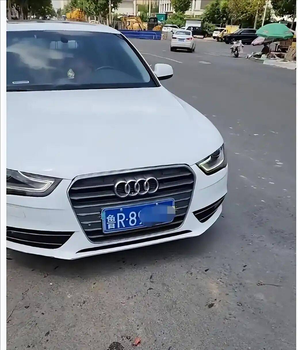 山东菏泽一白色奥迪前后车牌咋不一致？被发现后女司机将前车牌扔进驾驶室；当地交警：已采取措施，将公示处置结果